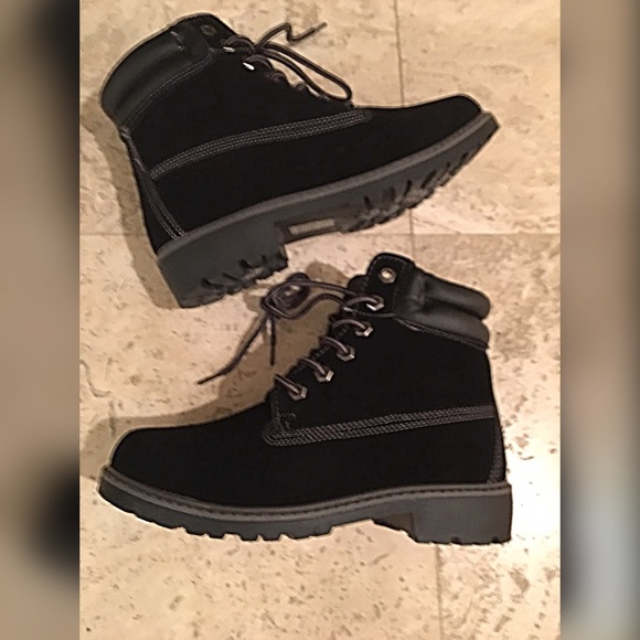 LAST PAIIR! ❤️ Adorable Vegan Sneaker Boots! - Picture 5 of 7